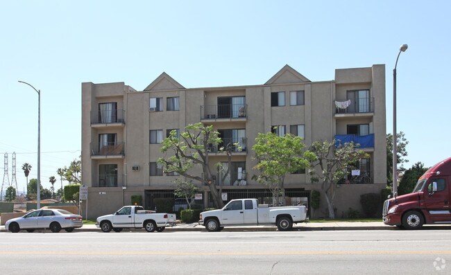 Building Photo - Laurel Courts West