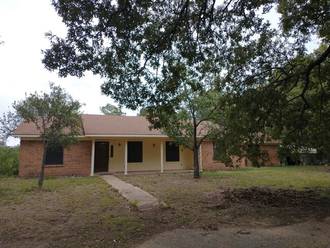Building Photo - 606 Hillcrest Cir