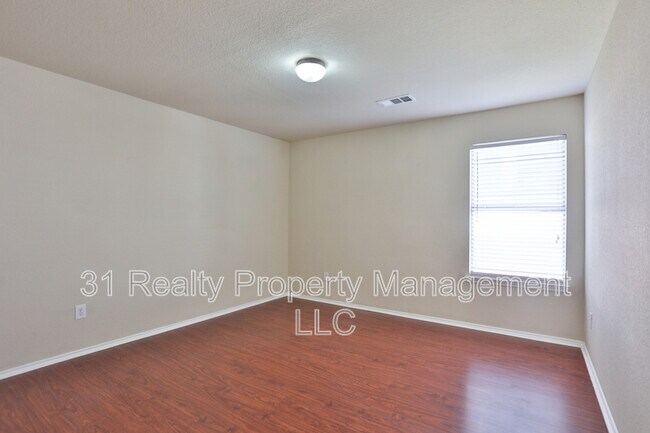 Building Photo - 3108 Kennedy Dr