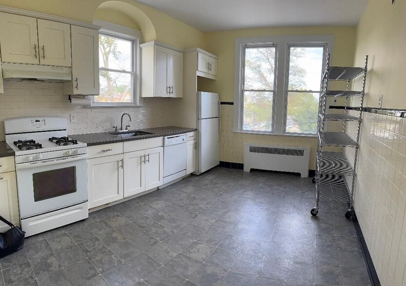 Primary Photo - 786 Avenue C