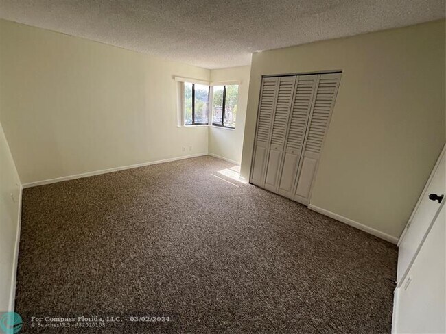 Building Photo - 8166 NW 15th Manor