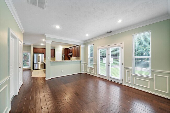 Building Photo - 2626 Couch St