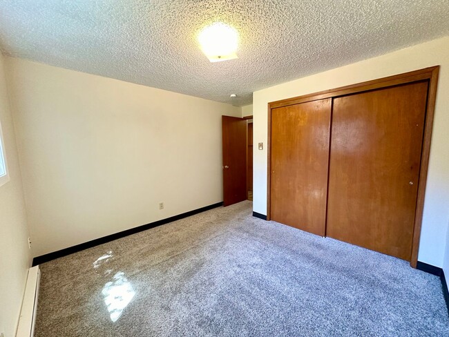 Building Photo - 1104 E 14th Ave