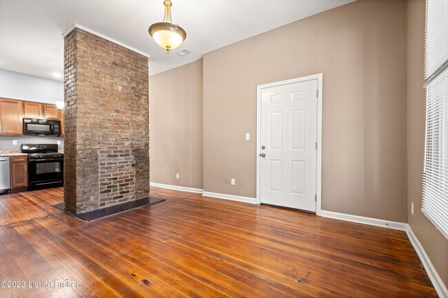 Building Photo - 949 S 7th St