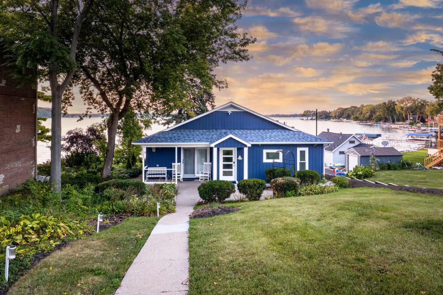 Building Photo - 184 Grand Ave