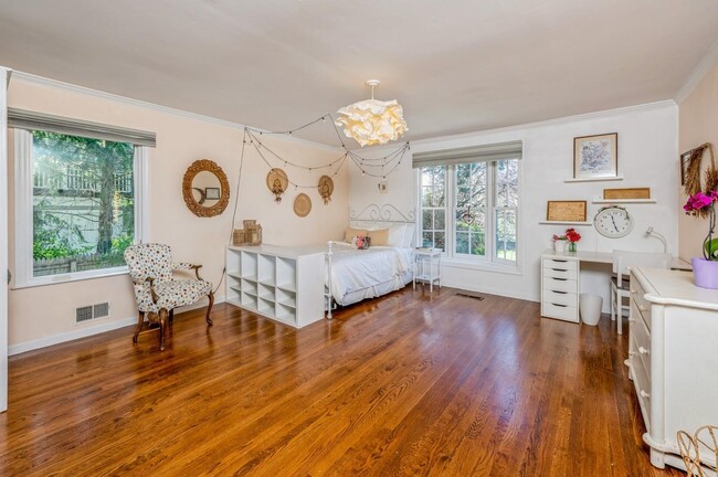 Building Photo - 810 Pirates Cove