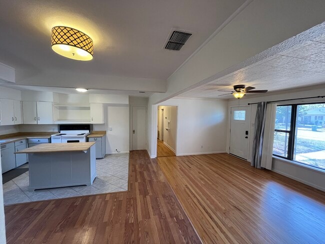 Building Photo - 419 Shannon Lee St