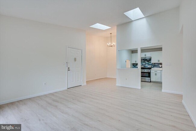 Building Photo - 64 Taylor Dr