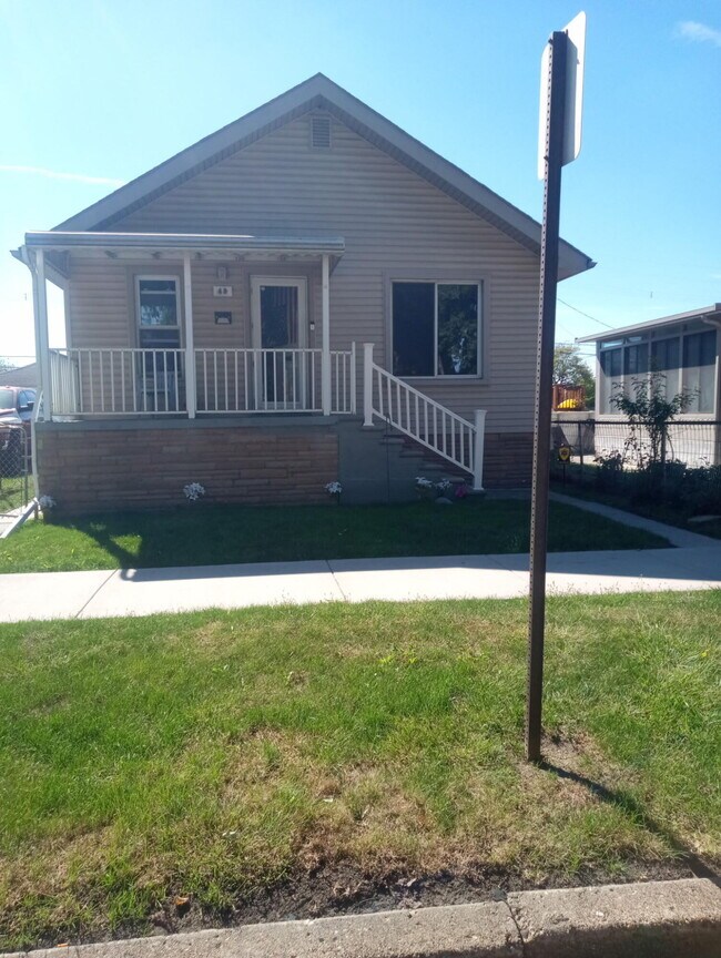 Primary Photo - 40 E Glenwood Ave