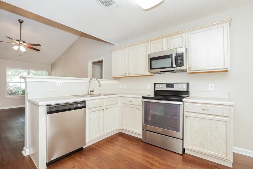 Building Photo - 7140 S Hampton Blvd