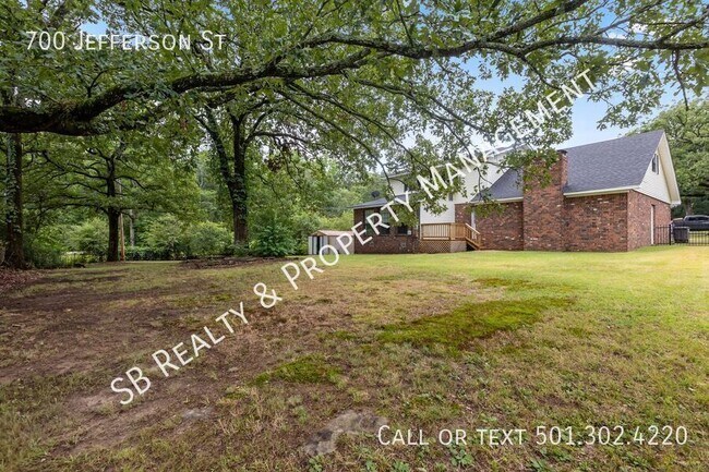 Building Photo - 700 Jefferson Dr