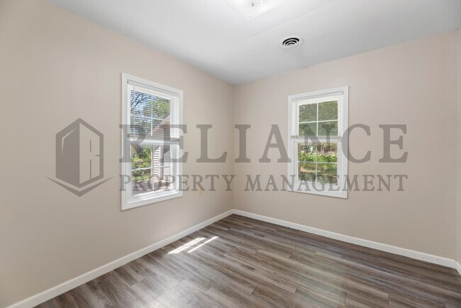 Building Photo - 211 S Emporia St