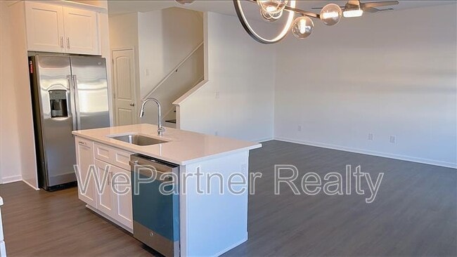 Building Photo - 3 Sandstone Dr