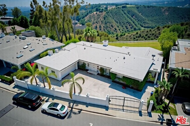 Building Photo - 1641 Tower Grove Dr