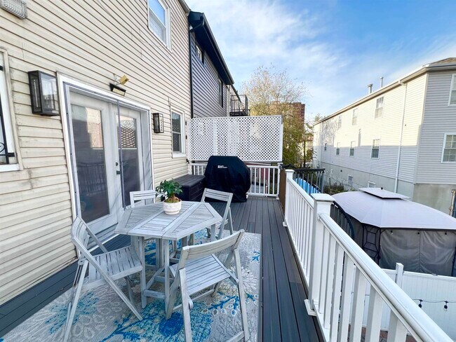 Building Photo - 42 Union St