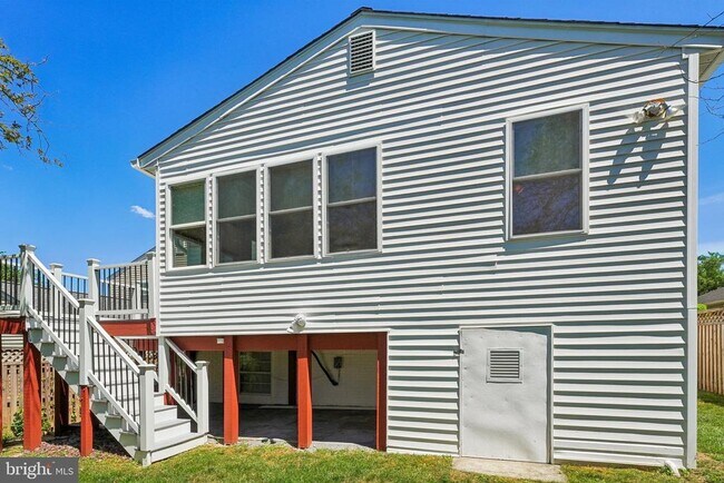 Building Photo - 2313 Westport Ln