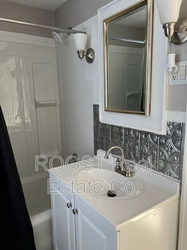 Building Photo - 437-437-437-432 W Harding Rd