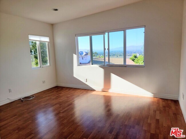 Building Photo - 4218 Vanetta Dr