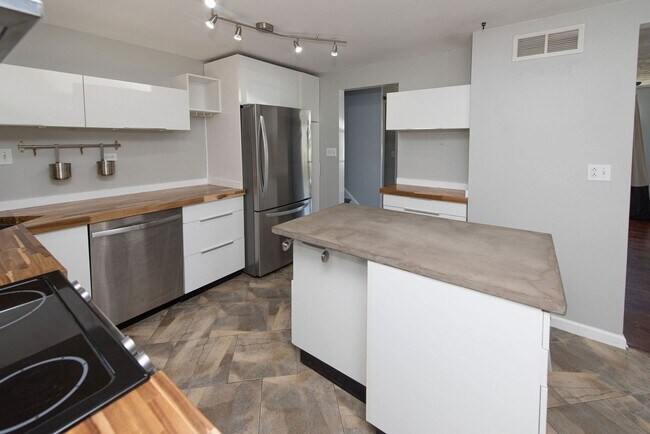 Building Photo - 4286 Boyne Ct