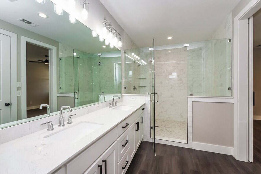 Building Photo - 7153 9th Hole Dr