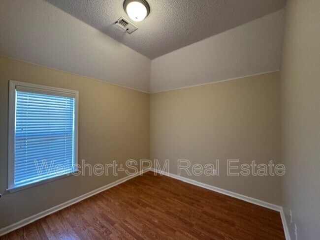 Building Photo - 35 Mulberry Cv