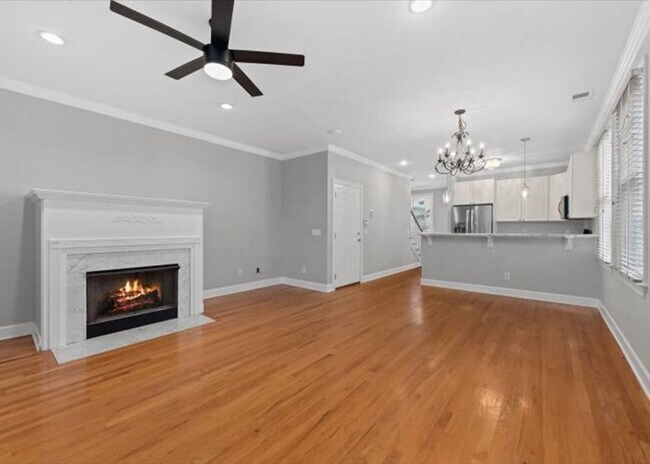 Building Photo - 2 Bedroom, 2.5 Bath Condo in Harleston Village of Downtown Charleston!