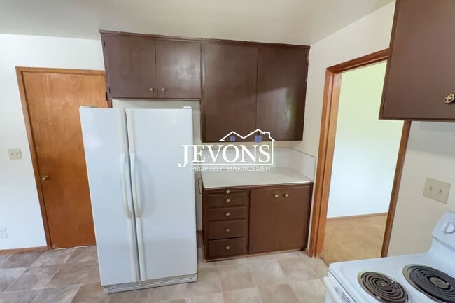 Building Photo - Available Now! 4-bedroom, 2-bathroom house in SeaTac