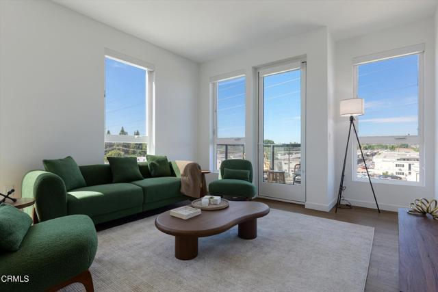 Building Photo - 18900 Parthenia St