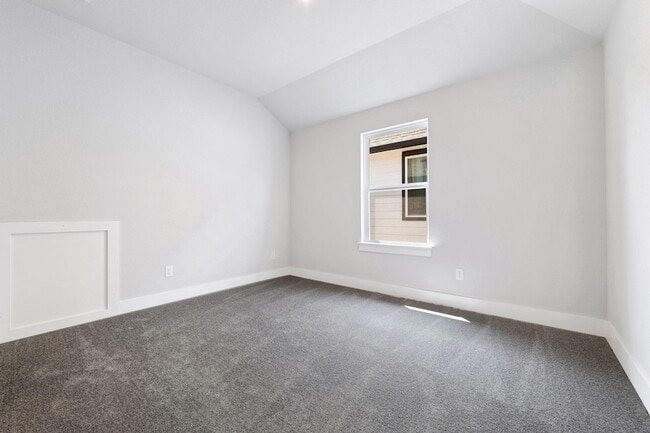 Building Photo - 8208 Bouvreuil Dr