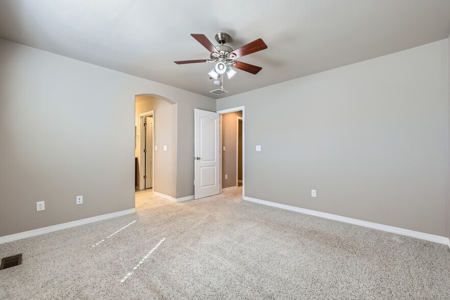 Building Photo - 8883 White Prairie Vw