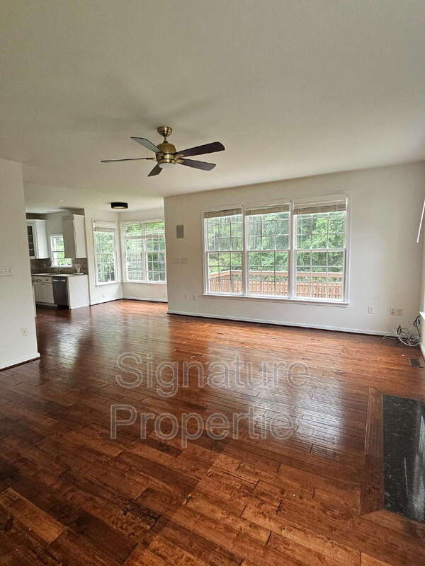 Building Photo - 5600 Barnsley Pl