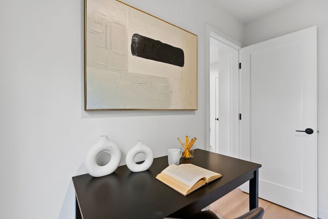 Building Photo - Modern Elegance in the Heart of Wallingford
