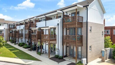 Building Photo - Fully furnished 1 bedroom!
