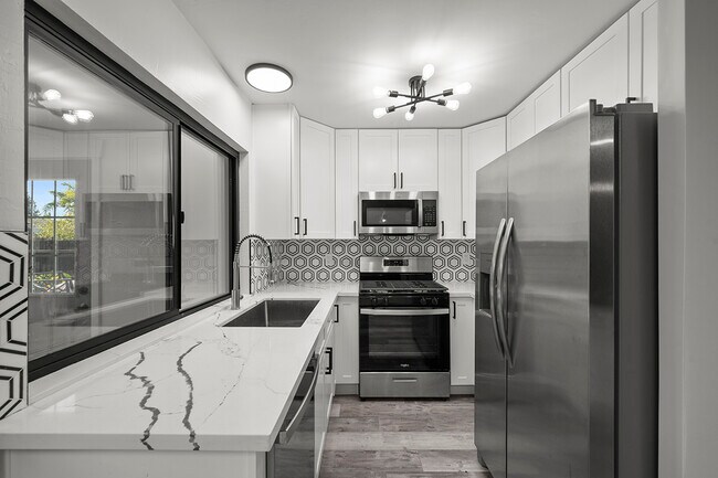 Building Photo - 8685 Longwood St