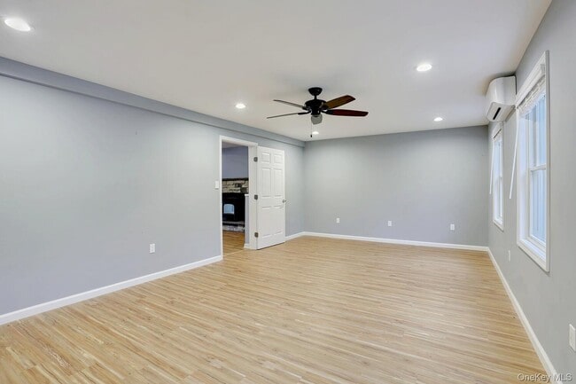 Building Photo - 6 Hemlock Ln