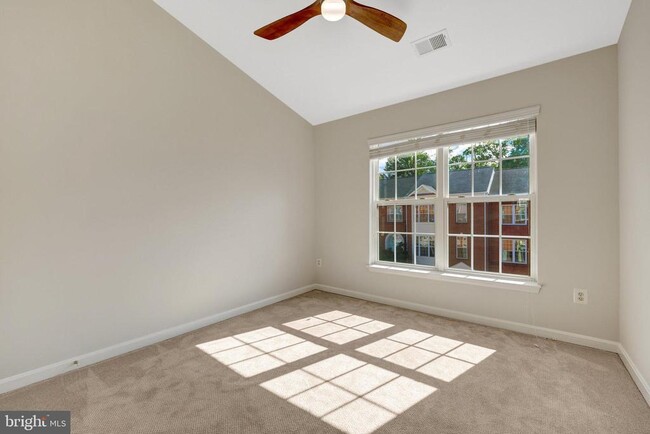 Building Photo - 12913 Wood Cres Cir