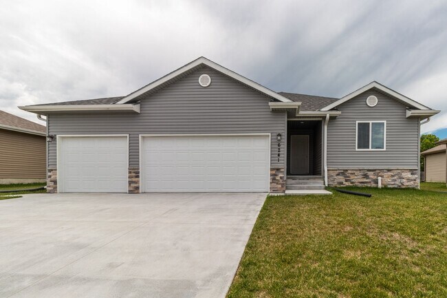 Building Photo - 6241 Whitewater Ln
