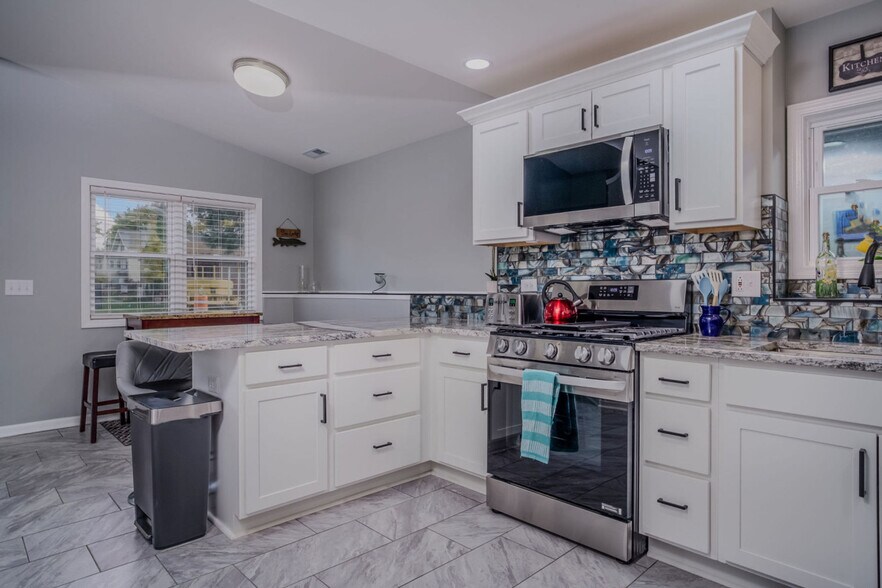 Building Photo - 3407 Venice Ave