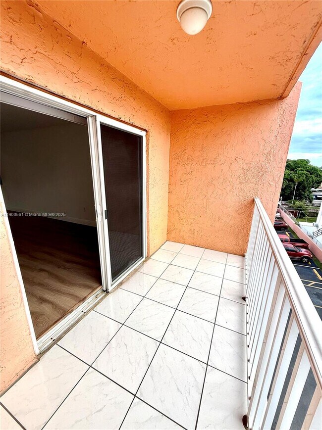 Building Photo - 2400 NW 16th St Rd