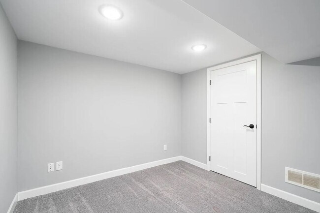 Building Photo - 411-413 Belle Aire Dr