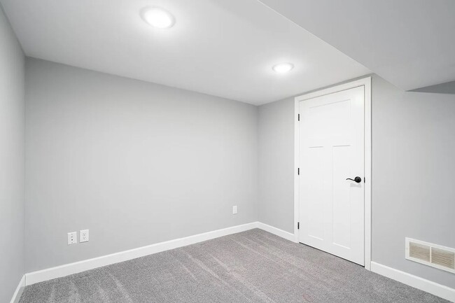 Building Photo - 411 Belle Aire Dr
