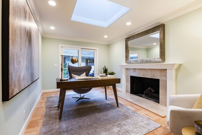 Building Photo - Luxurious Short Term Lease in Atherton: Ov...