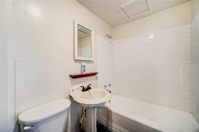 Building Photo - 1290 Reavis Mountain Rd