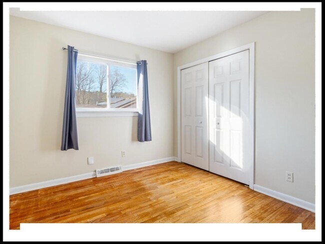 Building Photo - 112 E Lawson St