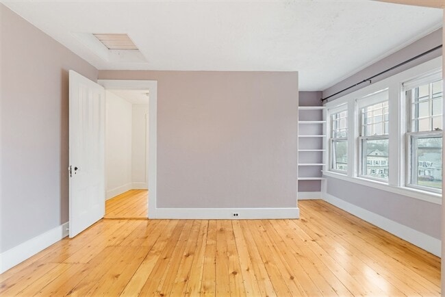 Building Photo - 187 Pleasant St