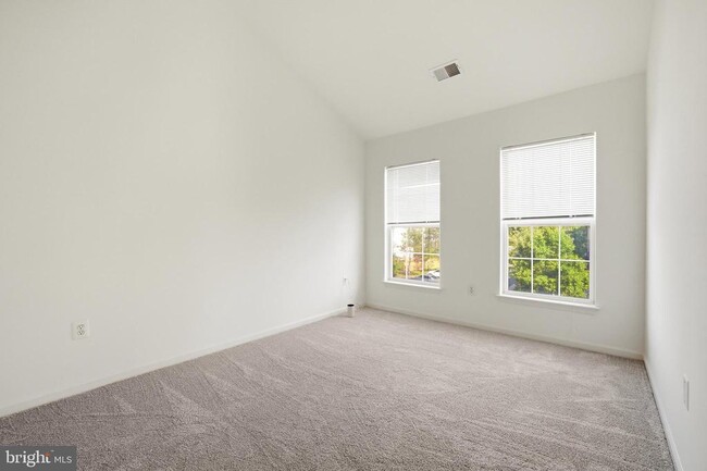 Building Photo - 44094 Saxony Terrace
