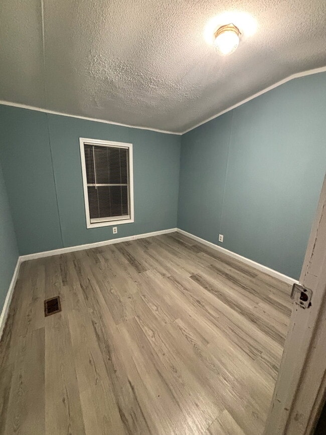 Building Photo - 122 Lori Ln