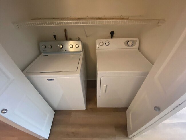 Building Photo - r0299