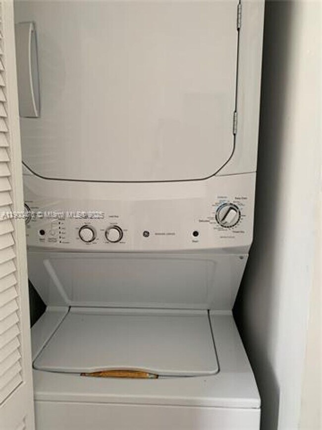 Building Photo - 7275 SW 90th St