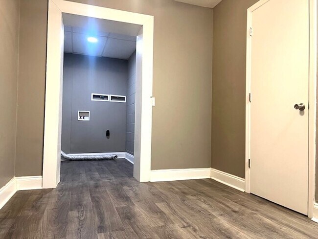 Building Photo - 112 Circle Hill Dr